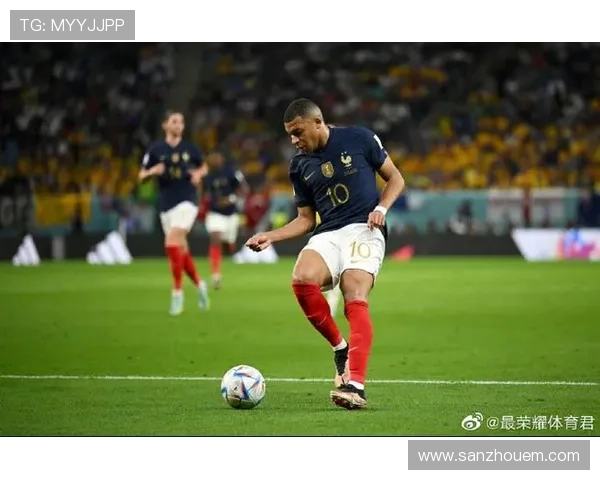 姆巴佩的战术角色适配性与个人能力依赖分析 姆巴佩的战术角色适配性与个人能力依赖分析