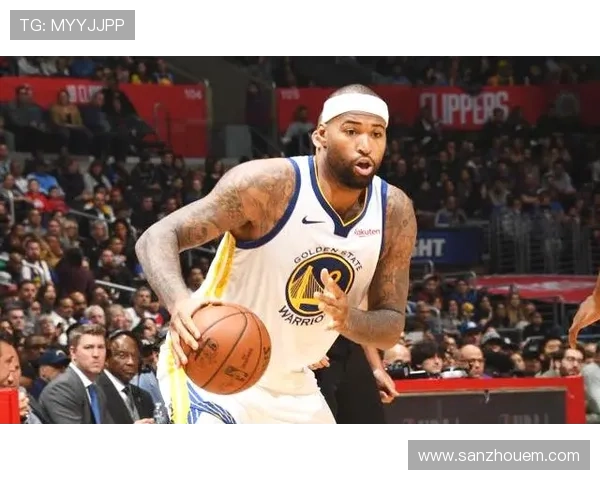 朱利叶斯·兰德尔挡拆创造高效出手机会 拉开与队友得分差距